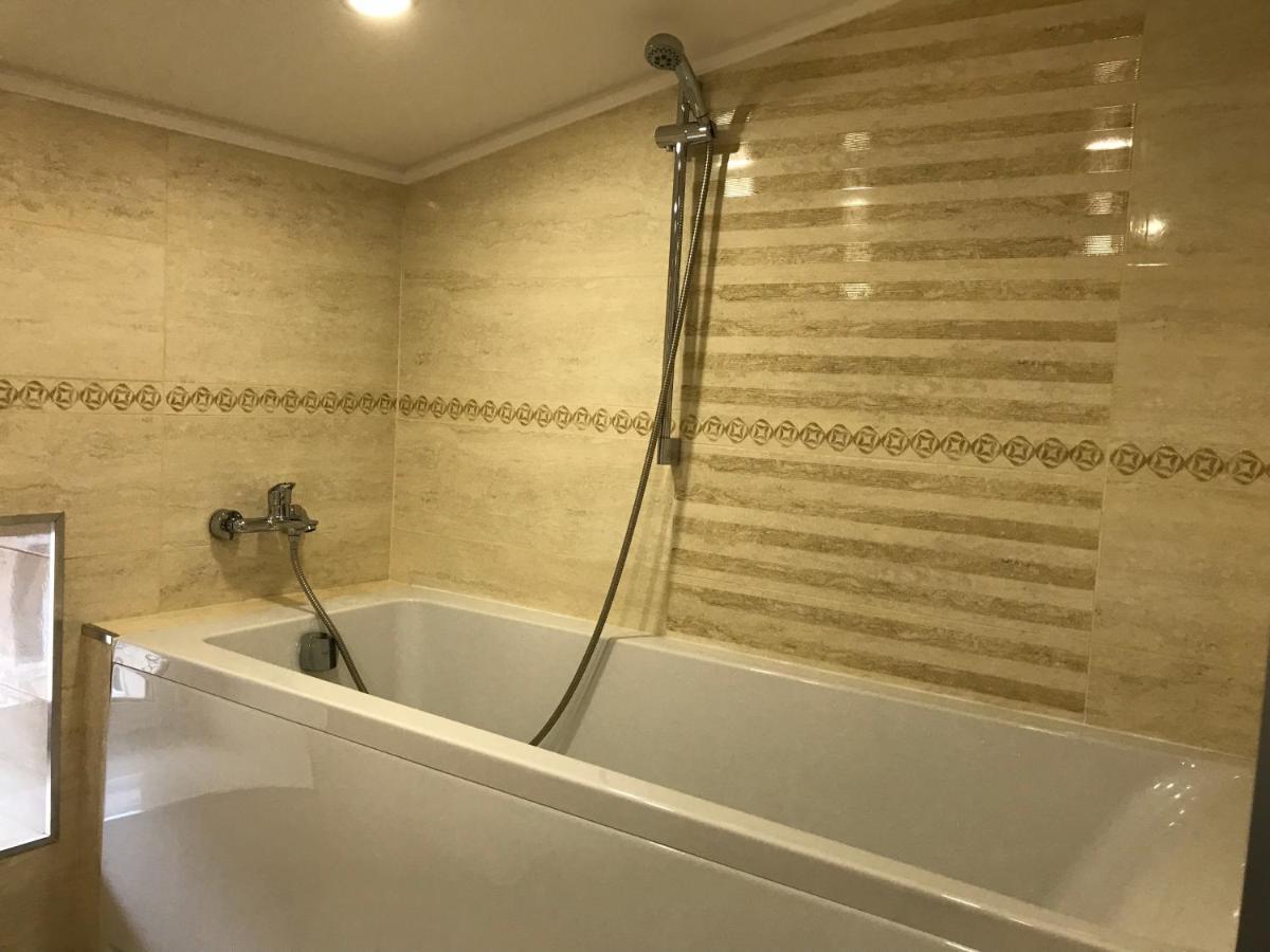 Romantic Lux Vivaldi Suite Svobode Avenue 39 Львов Экстерьер фото